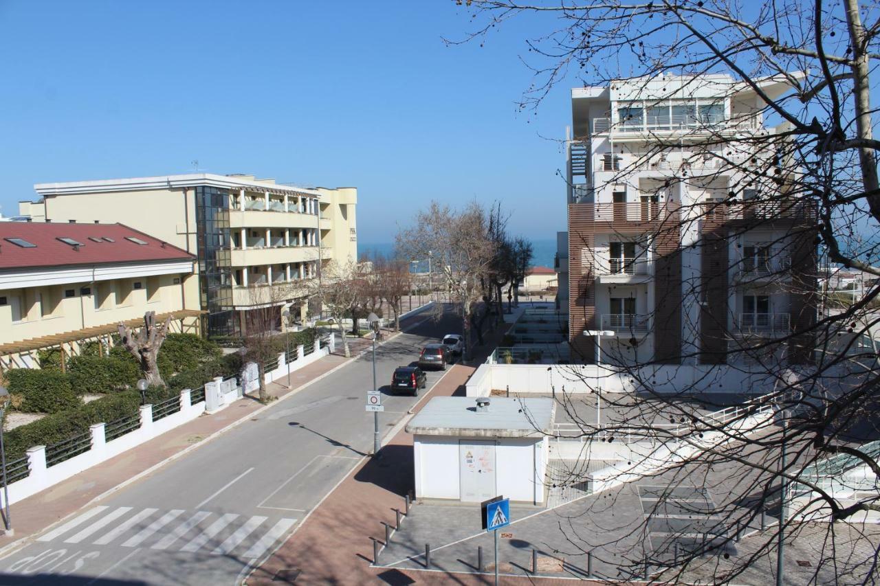 Hotel Caesar Misano Adriatico Exterior photo